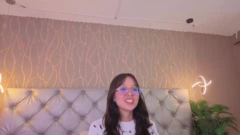 kittymar_ online show from September 5, 9:20 pm