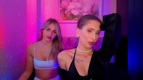 Mona  Sophia online show from August 4, 3:09 pm