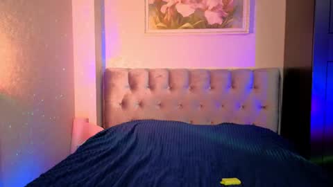 Mona  Sophia online show from August 4, 5:21 pm