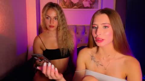 Mona  Sophia online show from August 7, 7:03 pm