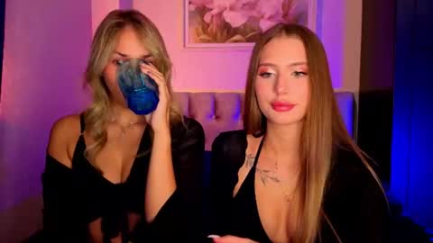 Mona  Sophia online show from August 9, 5:03 pm