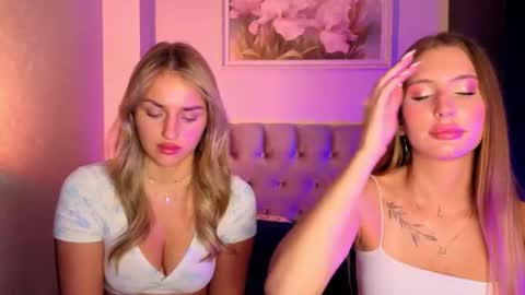 Mona  Sophia online show from August 11, 5:26 pm