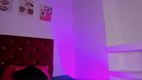 kitty online show from August 8, 7:14 pm
