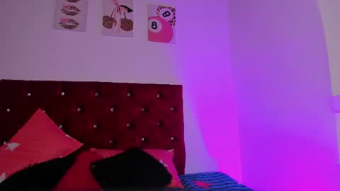 kitty online show from August 8, 8:20 pm
