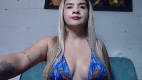 kittyzevee_ online show from July 15, 12:55 am