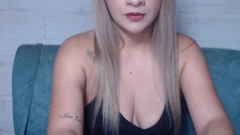kittyzevee_ online show from July 28, 1:33 am