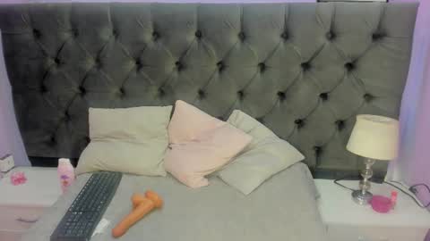 kivi_fox online show from August 14, 5:27 pm