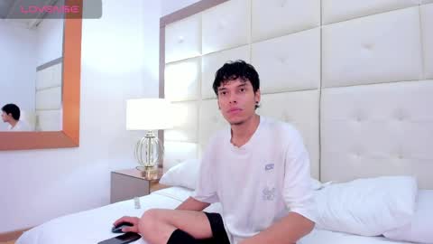 kiwievan online show from May 21, 2:52 pm