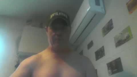 kiwiguy19773 online show from May 11, 1:19 am