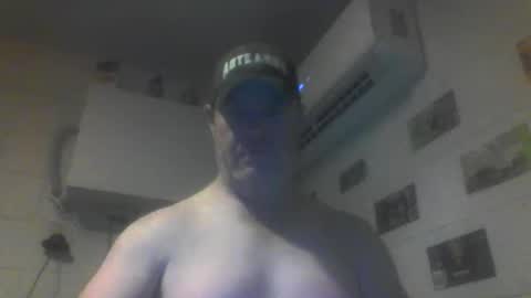 kiwiguy19773 online show from June 3, 7:23 am