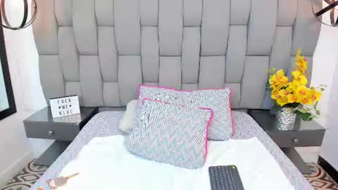kloewatson22 online show from August 7, 12:10 am