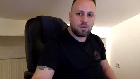 hugo online show from April 2, 10:51 pm