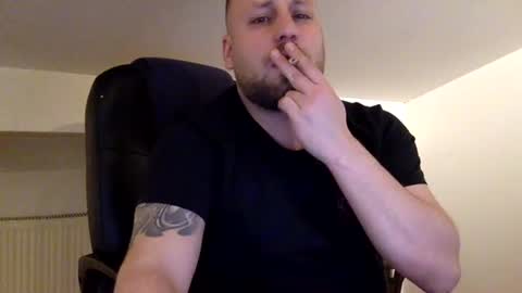 hugo online show from April 2, 11:57 pm