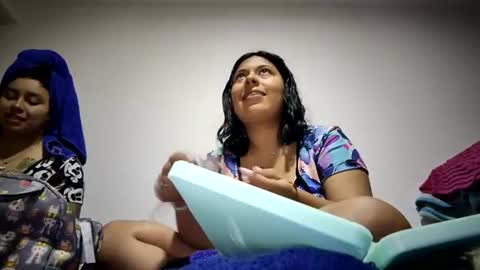 Konny and Laila online show from August 6, 3:05 am