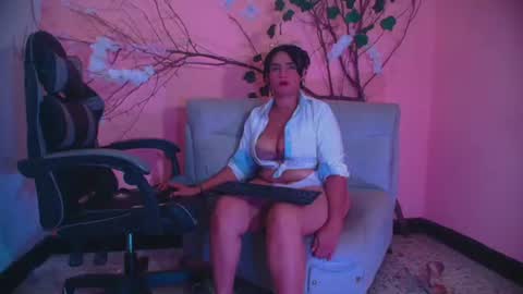 korny_milf online show from August 6, 12:31 am