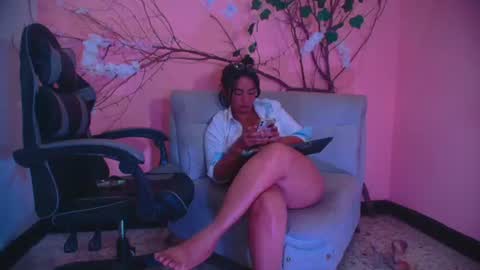 korny_milf online show from August 6, 1:37 am