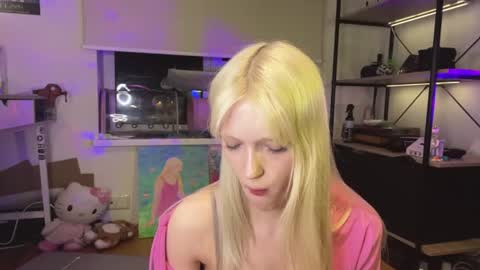 Ariela online show from August 6, 9:25 pm
