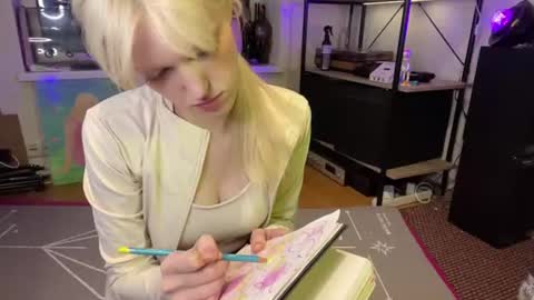 Ariela online show from August 10, 9:05 pm