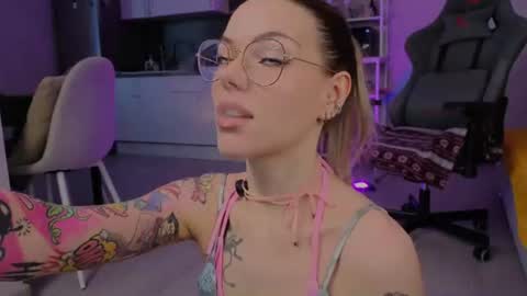 Jess online show from July 9, 11:48 am