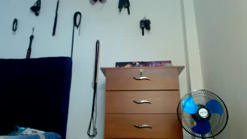 kratos_and_afrodita online show from August 10, 2:46 am