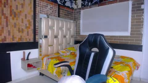 kriss_sweetboobs online show from September 3, 7:39 pm
