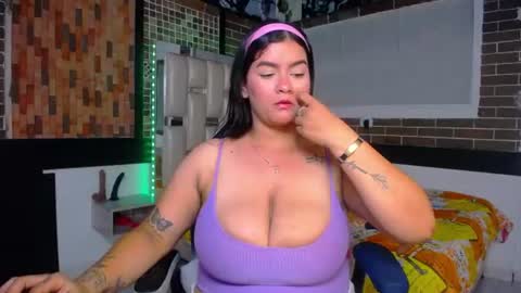 kriss_sweetboobs online show from September 3, 8:45 pm