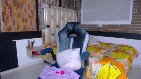 kriss_sweetboobs online show from September 4, 10:03 pm