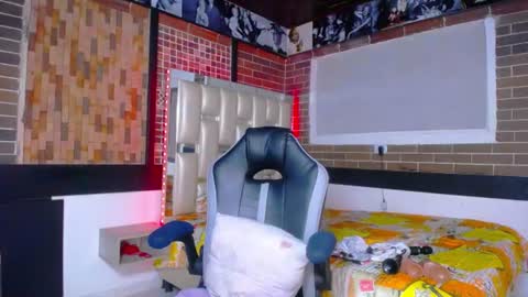 kriss_sweetboobs online show from September 6, 5:19 pm