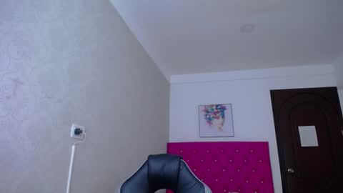 kriss_sweetboobs online show from September 9, 2:36 pm