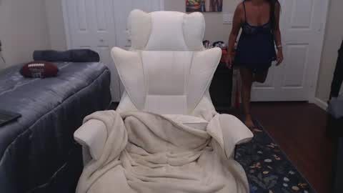 Krissy online show from August 8, 1:55 pm