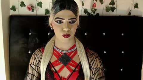 kristal_queen01 online show from June 10, 5:42 pm