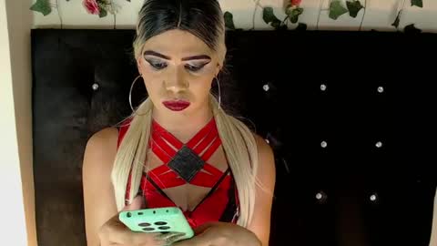 kristal_queen01 online show from June 25, 6:33 pm