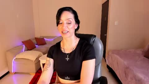 Sophia online show from August 8, 9:15 pm