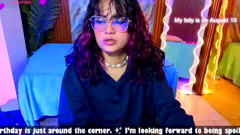 kristen_tay online show from August 14, 8:40 am