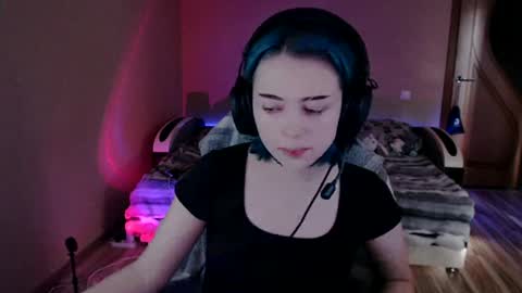 Kira online show from August 9, 3:02 pm