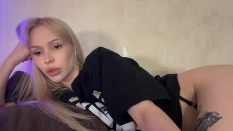 Kristy and Cassie online show from April 10, 11:48 pm