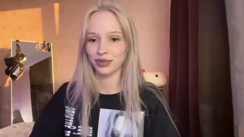 Kristy and Cassie online show from August 3, 5:42 pm