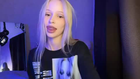 Kristy and Cassie online show from August 3, 7:54 pm