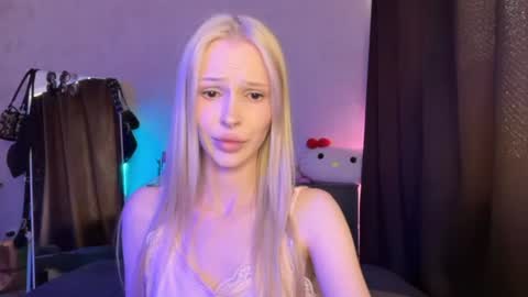 Kristy and Cassie online show from August 13, 11:02 am