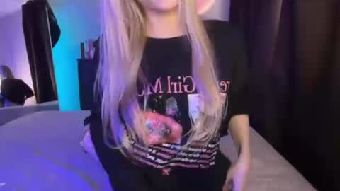 Kristy and Cassie online show from August 16, 1:26 pm