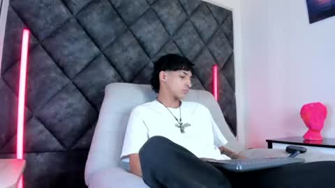 Kroy Wave  Muscle Tattoos Latino online show from August 8, 3:50 am
