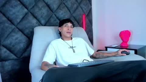 Kroy Wave  Muscle Tattoos Latino online show from August 8, 9:31 am