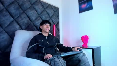 Kroy Wave  Muscle Tattoos Latino online show from August 12, 4:04 am