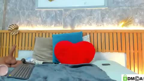 krystal online show from August 12, 12:57 am