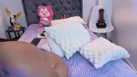kyana_cream online show from August 12, 2:03 am