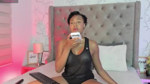 kyaraebony_ online show from April 21, 4:40 am