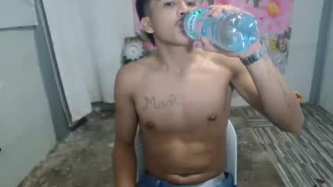 kyle_lourence online show from June 2, 10:51 am