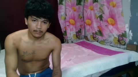 kyle_lourence online show from August 6, 3:33 pm