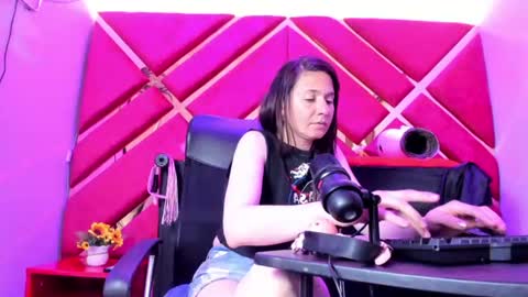 kylie_bloom online show from August 9, 11:17 pm
