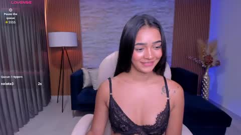 KYLIE COLLINS online show from July 30, 3:52 pm